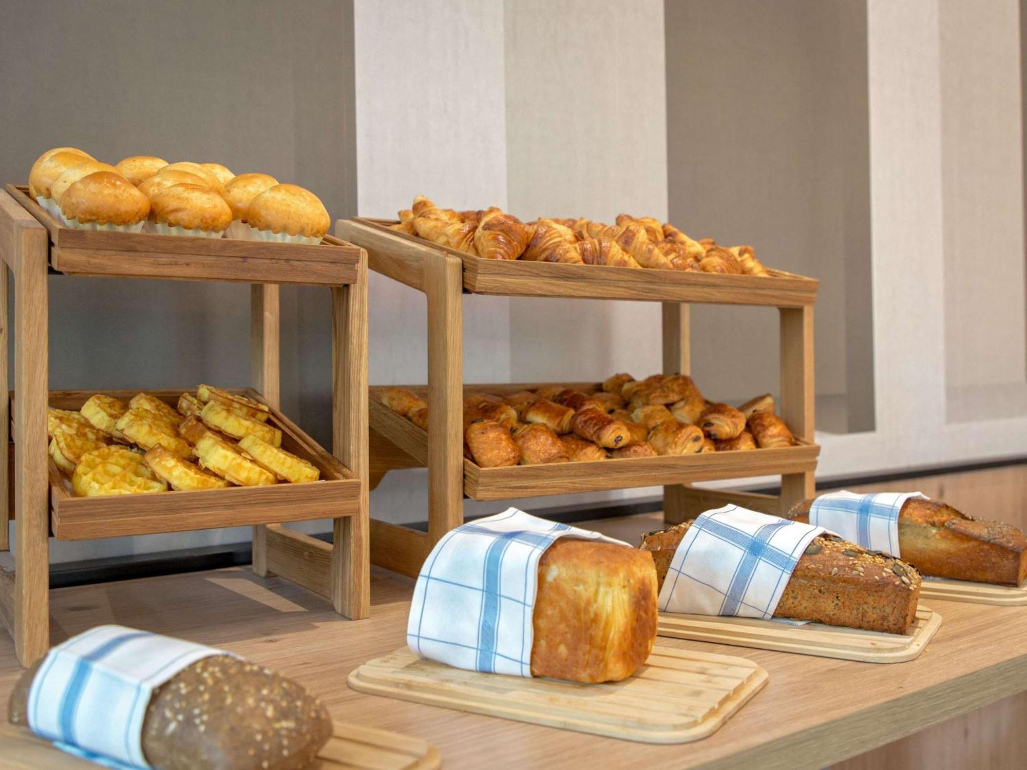 Novotel Aix-En-Provence Pont De L'Arc Екстериор снимка